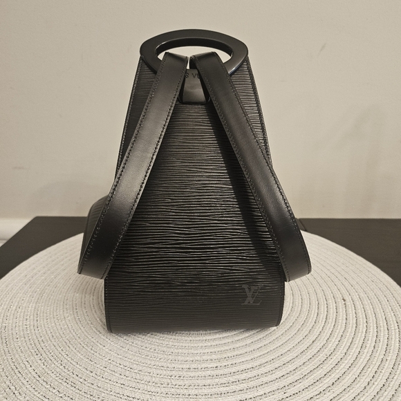 ✨ Louis Vuitton Minuit Shoulder Bag – Epi Noir Vintage ✨ - Picture 1 of 9